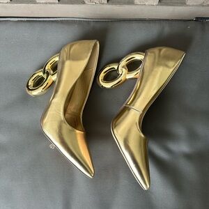 Elegant Gold Heels with Artistic Design
